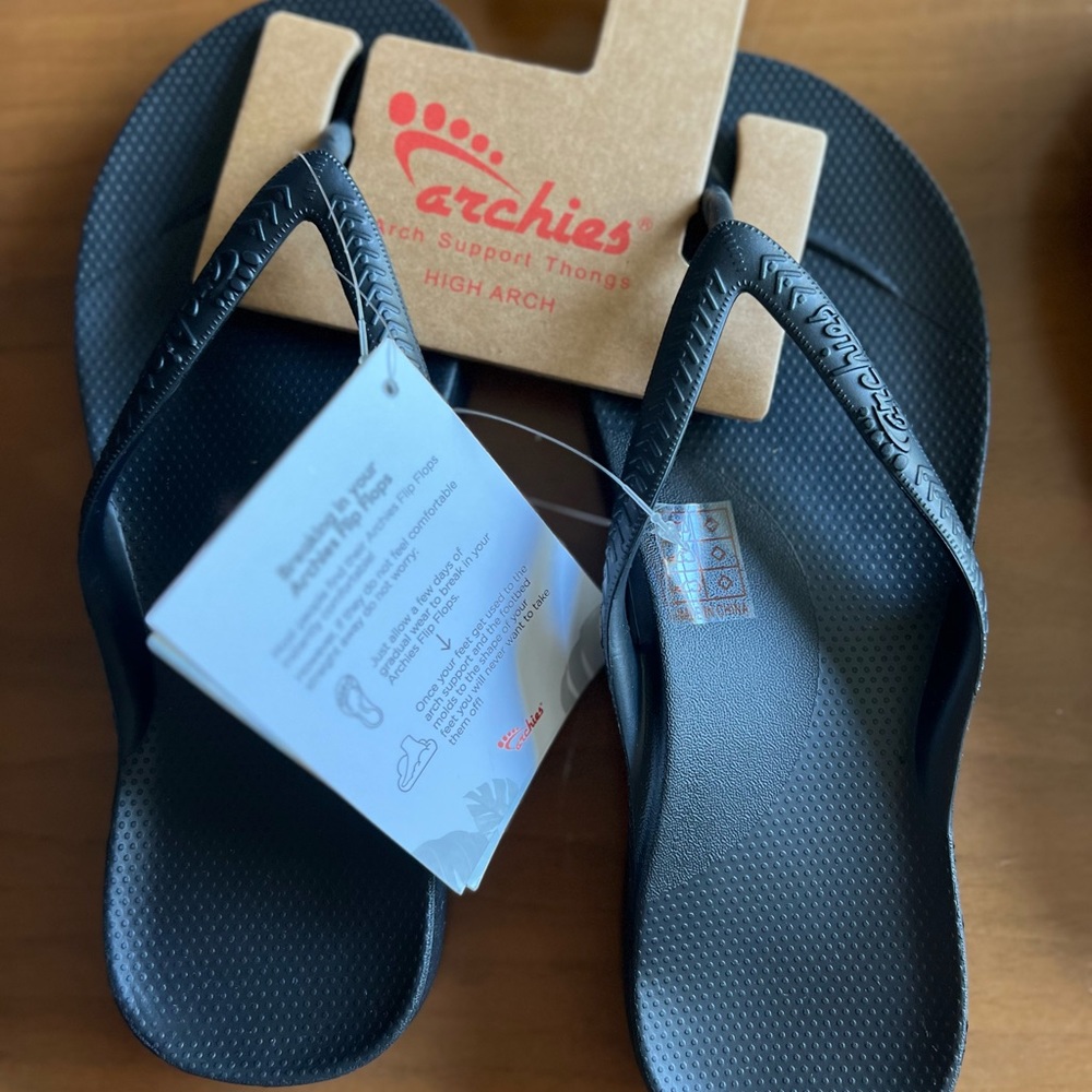 2 pair brand new Archie’s Flips. Men, Women or kids. The best flips ever!